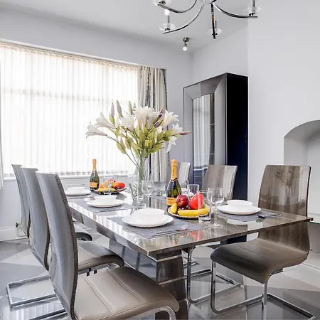 Luxury Townhouse - 4 Bedroom - Edgbaston - Parking- Rated * Birmingham