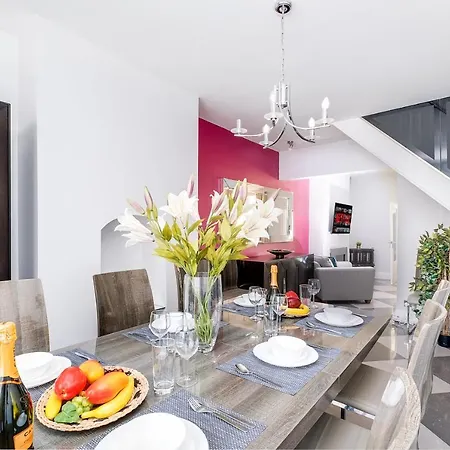Luxury Townhouse - 4 Bedroom - Edgbaston - Parking- Rated