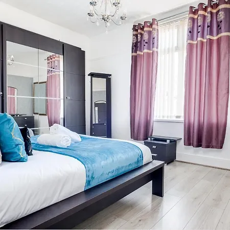 Luxury Townhouse - 4 Bedroom - Edgbaston - Parking- Rated Apartament